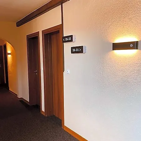 - Arbeiter Hotel *