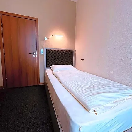 - Arbeiter Hotel Ansbach